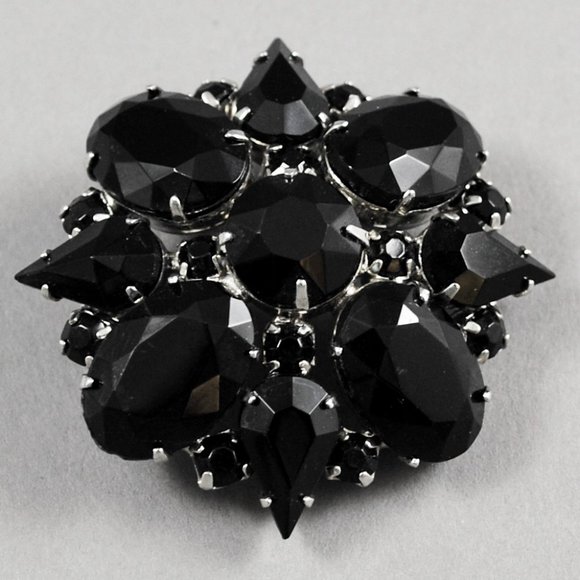 Vintage Jewelry Black Bead in Silver Tone Setting Brooch or Pin - Picture 2 of 6